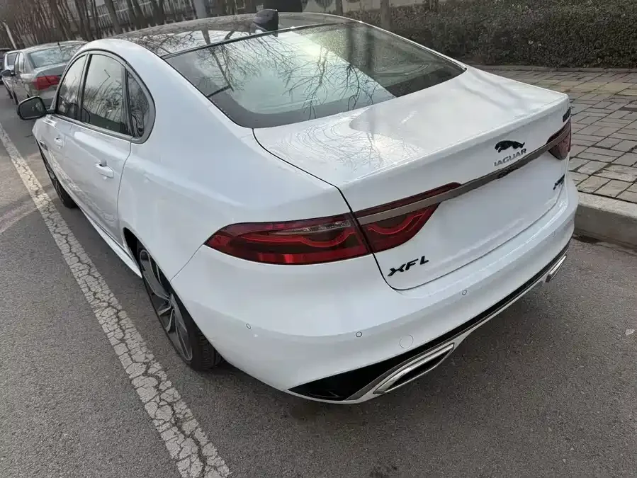 Jaguar XFL 2022 2.0T P300 AWD Flagship Sport Edition 2024 — миниатюра 3