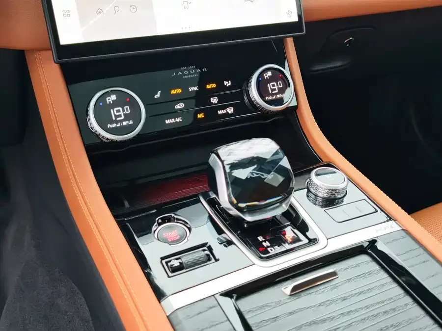 Jaguar XFL 2024 2.0T P300 4WD Flagship Sports Gilded Edition 2024 — миниатюра 4