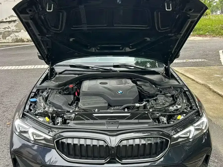 BMW 3 Series 2026 BMW 3 Series 330Li M Sport Shadow Edition 2025 — миниатюра 2