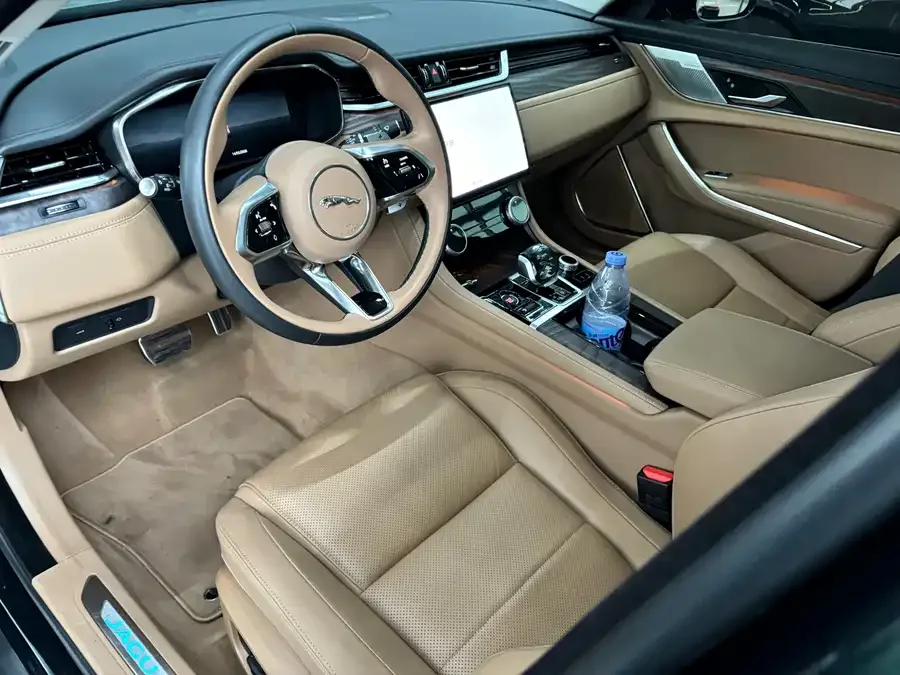 Jaguar XFL 2025 2.0T P250 Two-Wheel Drive Premium Luxury Edition 2025 — миниатюра 3