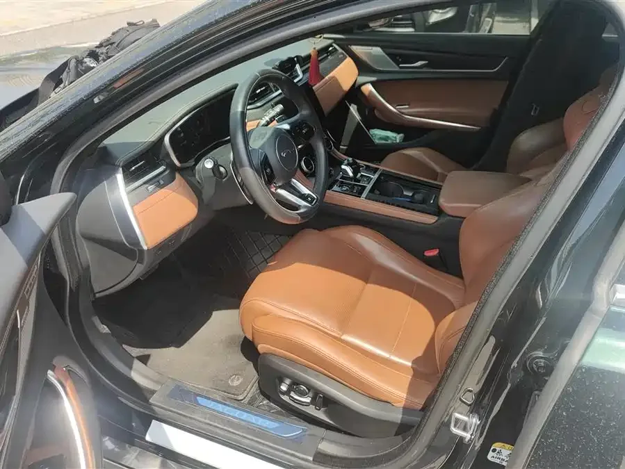 Jaguar XFL 2023 XFL 2.0T P300 4WD Flagship Sports Edition 2024 — миниатюра 3