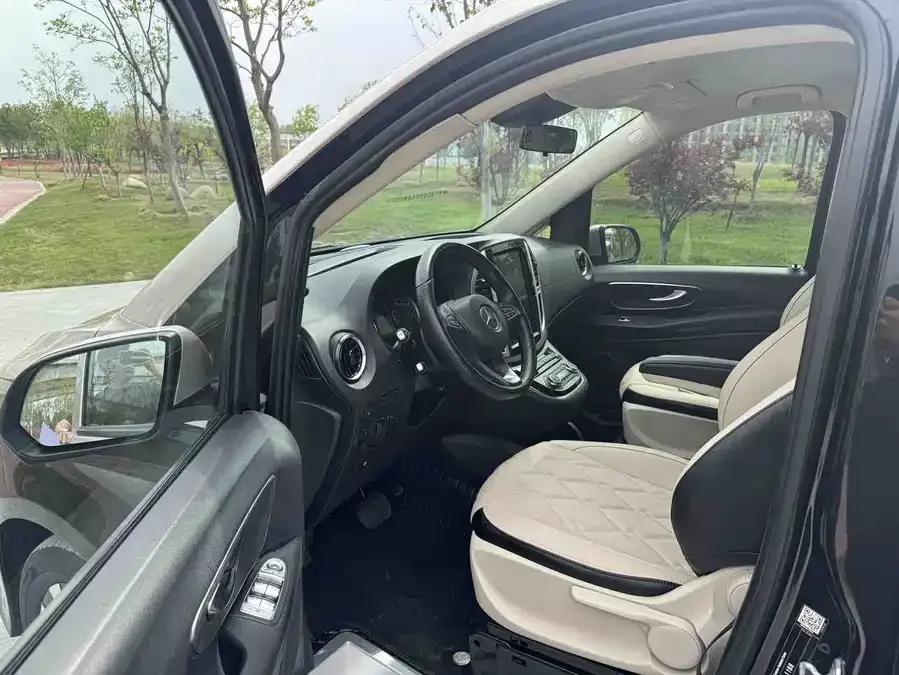 Mercedes-Benz Vito Vito 2021 2.0T Business Edition 7 Seaters 2022 — миниатюра 2