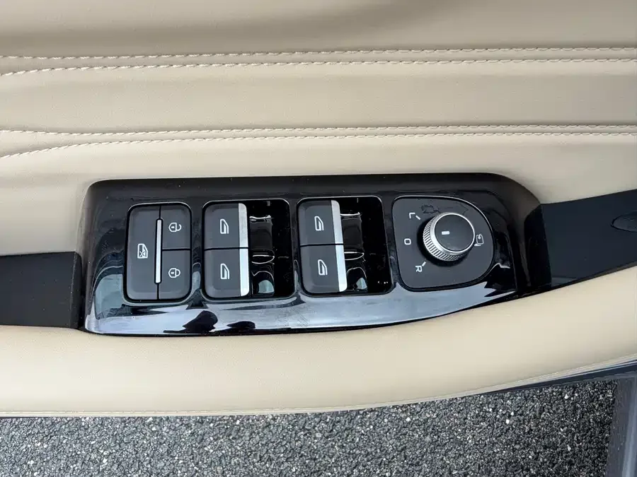 Geely Monjaro Geely Xingyue L 2026 Oriental Yao 2.0TD Automatic Sky Edition 2026 — миниатюра 3