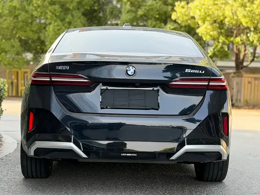 BMW 5 Series BMW 5 Series 2024 525Li M Sports Package 2024 — миниатюра 2