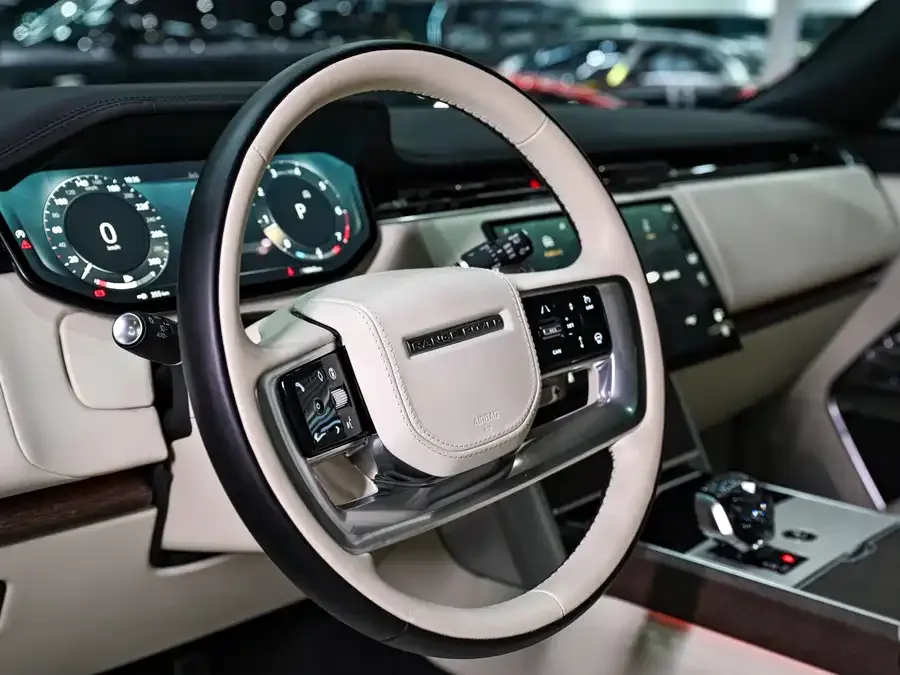 Land Rover Range Rover Range Rover 2025 3.0 L6 400PS Genesis Extended Edition 2025 — миниатюра 3