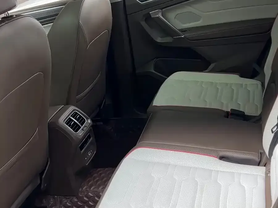 Volkswagen Tiguan L Tiguan L 2023 facelift 380TSI automatic four-wheel drive R-Line flagship version 7 seats 2023 — миниатюра 5