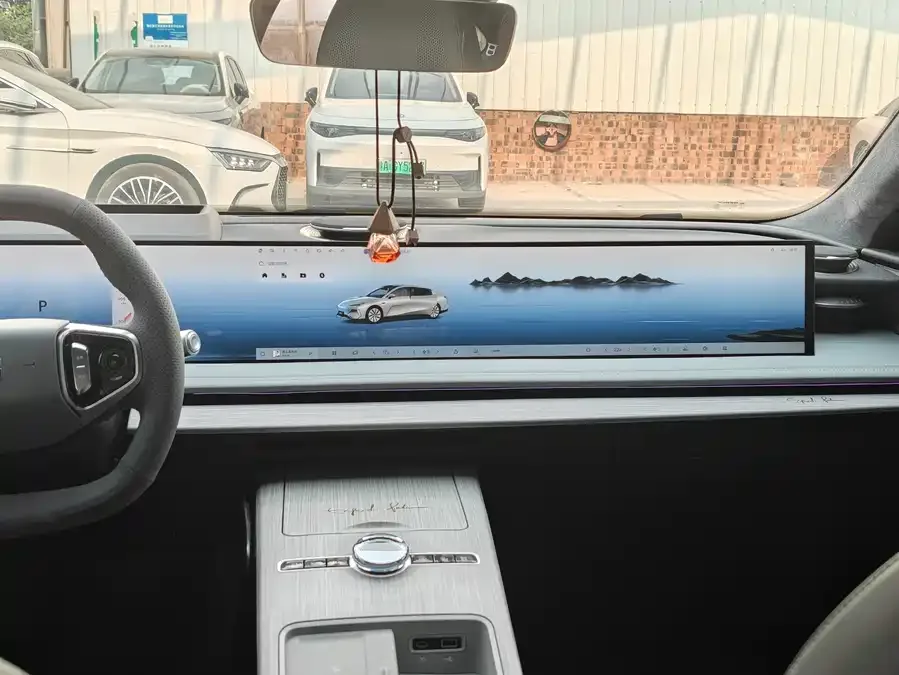 Geely Galaxy E8 Galaxy E8 2024 550km RWD MAX 2024 — миниатюра 2