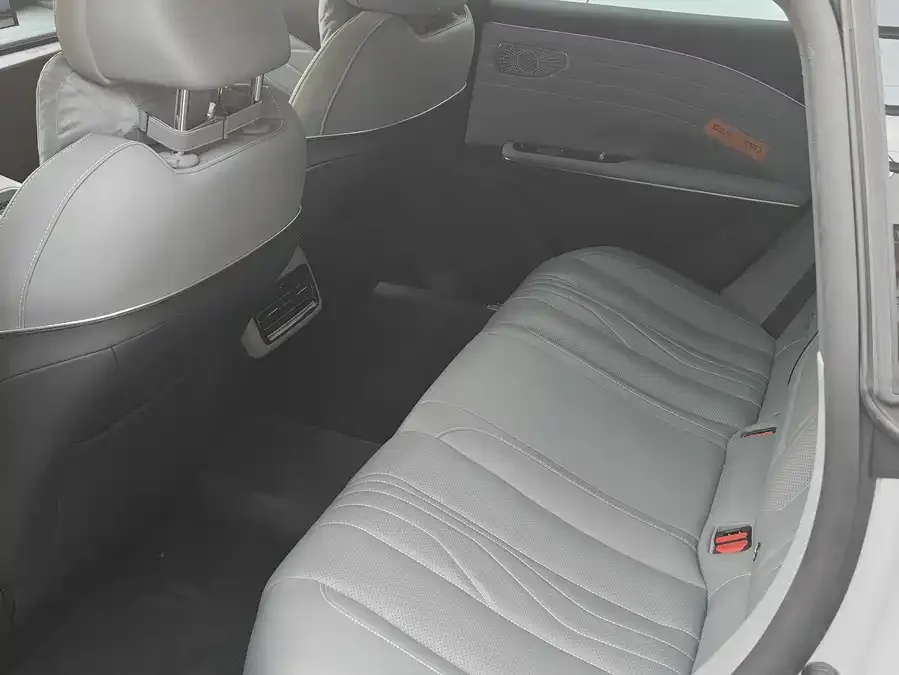 Geely Galaxy E8 Galaxy E8 2024 550km RWD MAX 2024 — миниатюра 4