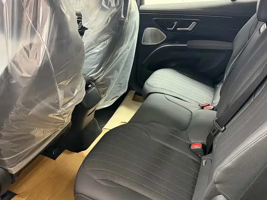 Mercedes-Benz EQS SUV Mercedes-Benz EQS SUV 2025 500 4MATIC 2026 — миниатюра 4