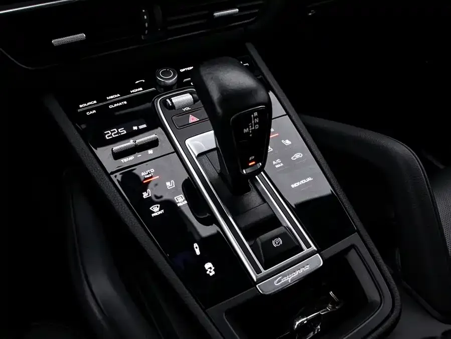 Porsche Cayenne New Energy Cayenne New Energy 2023 Cayenne E-Hybrid 2.0T 2023 — миниатюра 3
