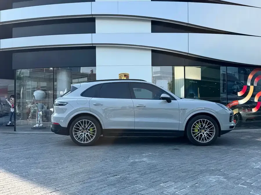 Porsche Cayenne New Energy Cayenne New Energy 2023 Cayenne E-Hybrid 2.0T 2023 — миниатюра 2