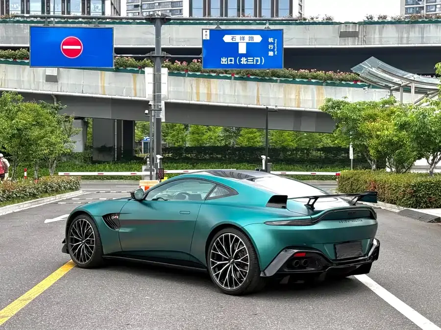 Aston Martin Vantage V8 Vantage 2022 4.0T V8 F1 Edition Coupe 2022 — миниатюра 3
