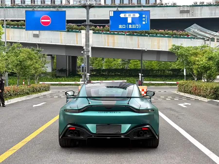 Aston Martin Vantage V8 Vantage 2022 4.0T V8 F1 Edition Coupe 2022 — миниатюра 5