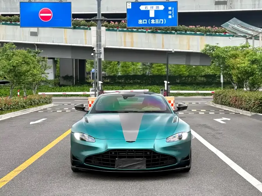 Aston Martin Vantage 2022