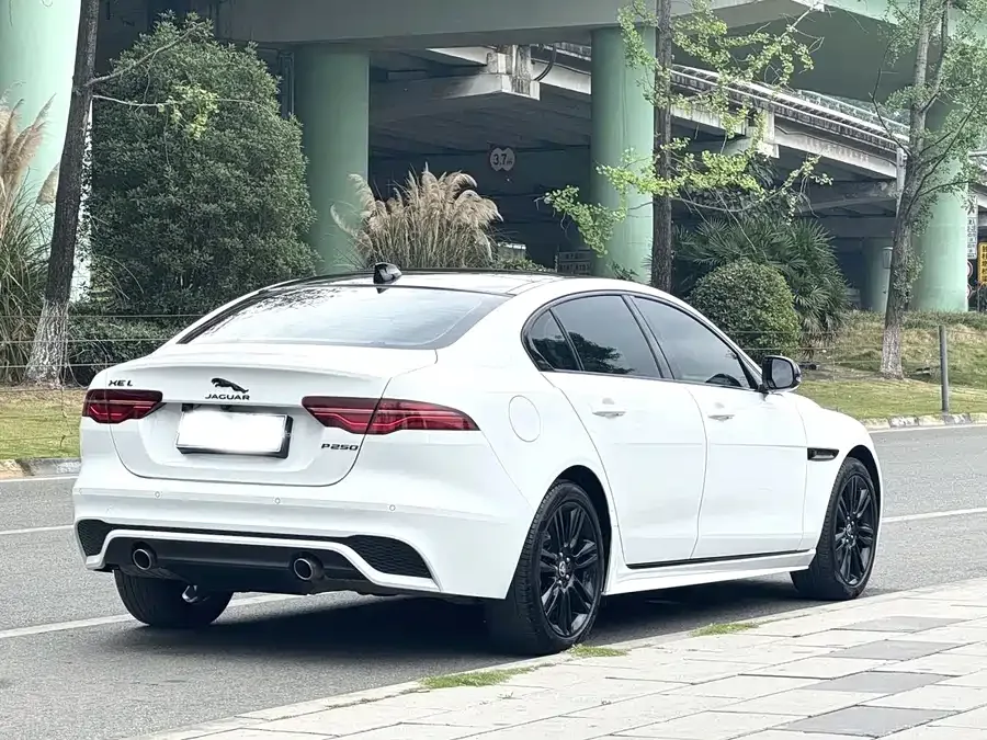 Jaguar XEL 2024 2.0T 250PS R-DYNAMIC S Black Sports Edition 2024 — миниатюра 3