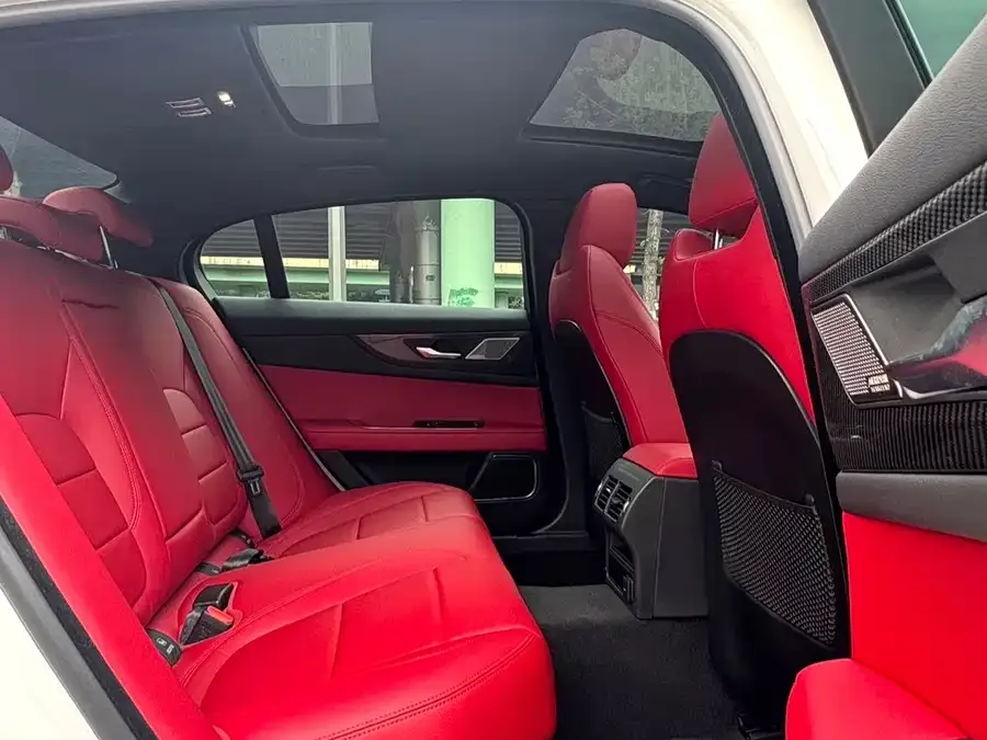 Jaguar XEL 2024 2.0T 250PS R-DYNAMIC S Black Sports Edition 2024 — миниатюра 5
