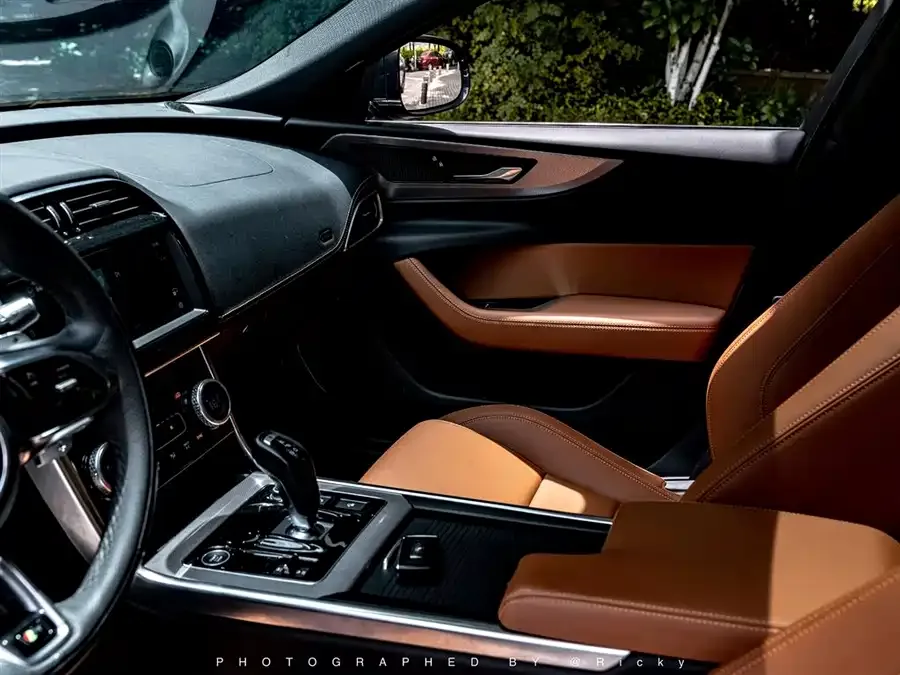 Jaguar XEL 2022 2.0T 250PS R-DYNAMIC S aggressive sports version 2023 — миниатюра 3