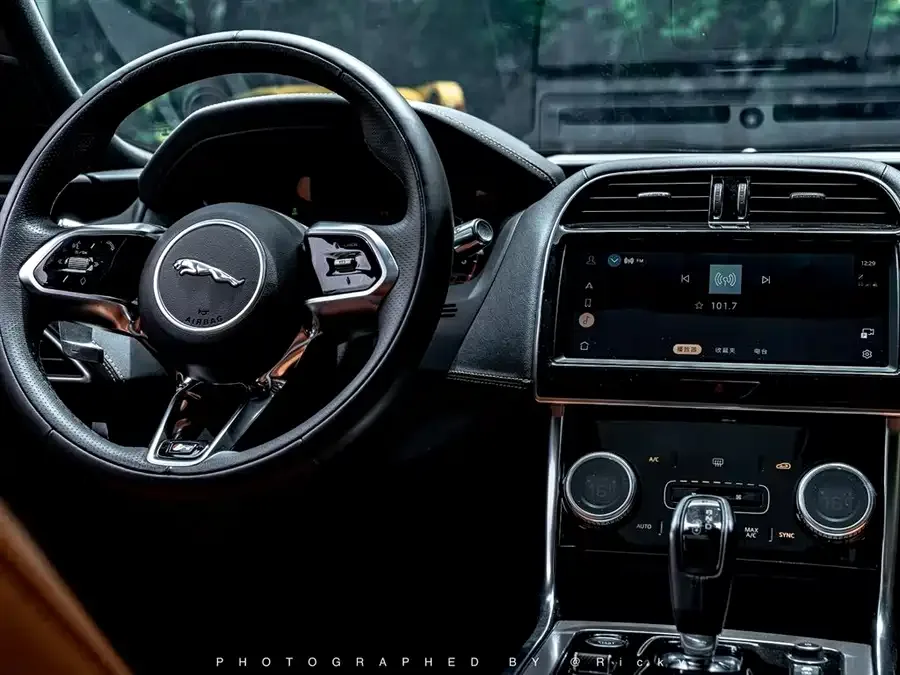 Jaguar XEL 2022 2.0T 250PS R-DYNAMIC S aggressive sports version 2023 — миниатюра 4