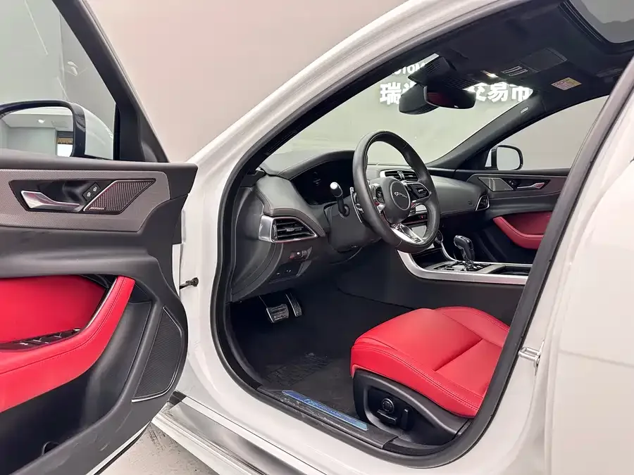 Jaguar XEL 2024 2.0T 250PS R-DYNAMIC S aggressive sports version 2024 — миниатюра 4