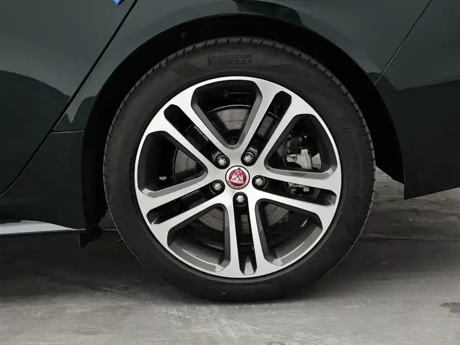 Jaguar XEL 2024 2.0T 250PS R-DYNAMIC S aggressive sports version 2025 — миниатюра 3