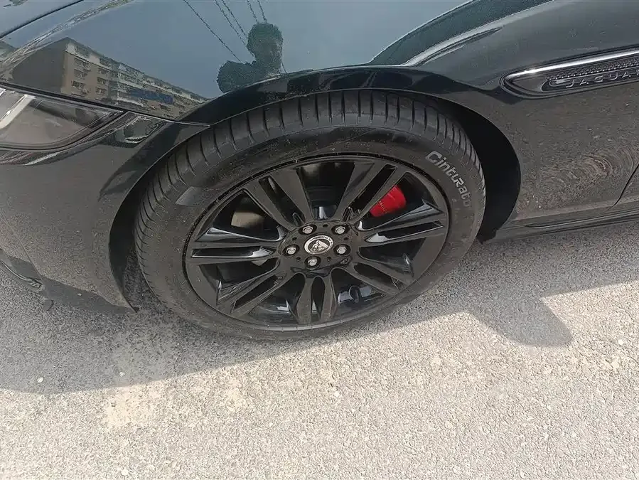 Jaguar XEL 2024 2.0T 250PS R-DYNAMIC S Black Sports Edition 2025 — миниатюра 2