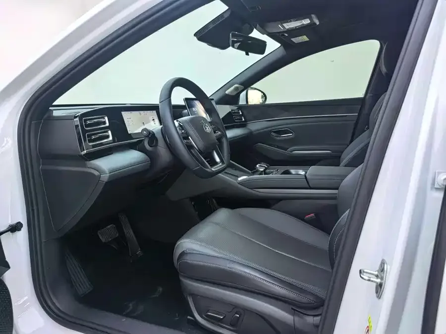 BYD Qin L Qin L 2025 DM-i Intelligent Driving Edition 80KM Beyond Edition 2025 — миниатюра 2