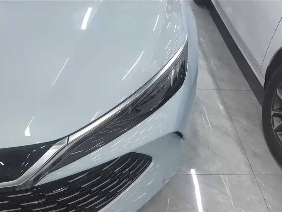 BYD Qin L Qin L 2024 DM-i 120KM Leading Edition 2025 — миниатюра 2