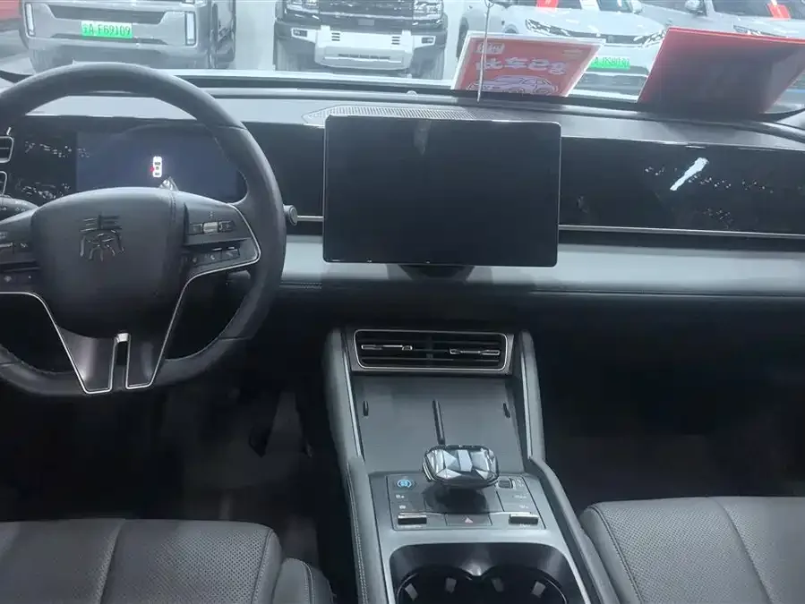 BYD Qin L Qin L 2024 DM-i 120KM Leading Edition 2025 — миниатюра 4
