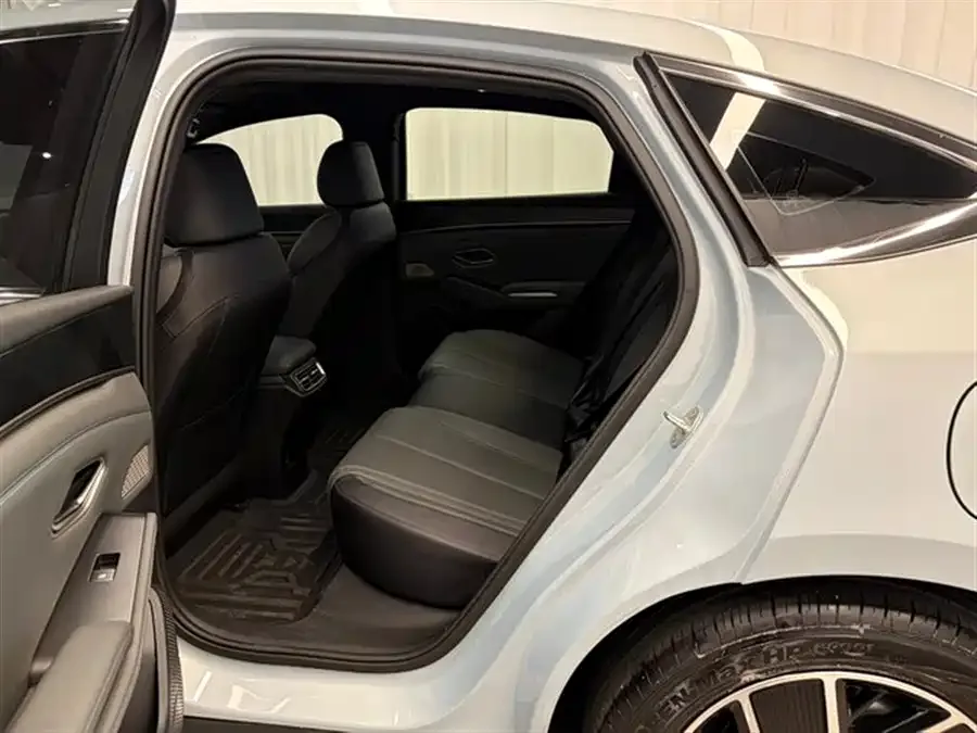 BYD Qin L Qin L 2024 DM-i 120KM Leading Edition 2024 — миниатюра 4