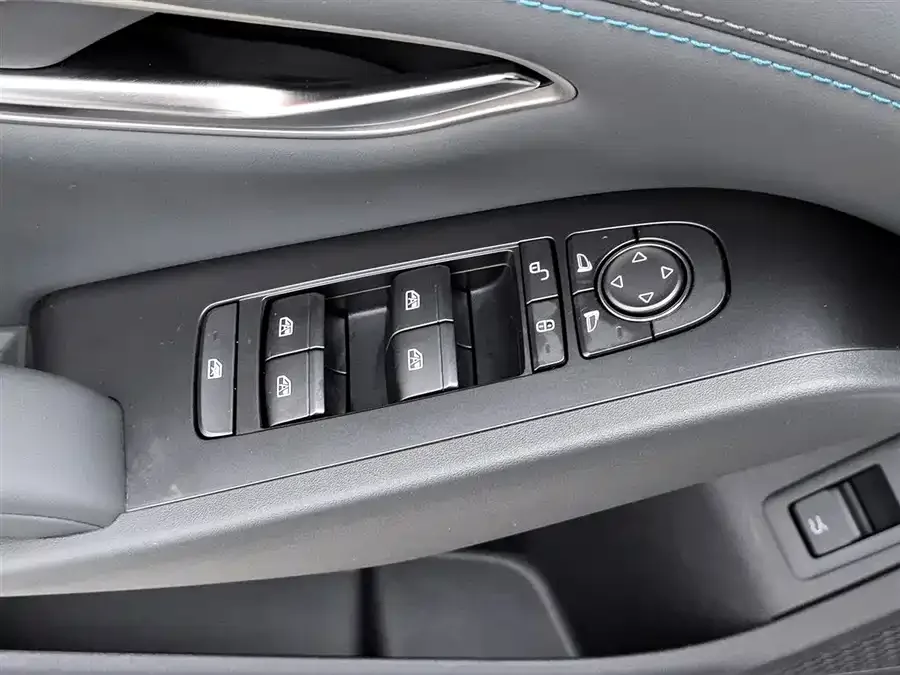 BYD Qin L Qin L 2025 DM-i Intelligent Driving Edition 80KM Leading Edition 2025 — миниатюра 3