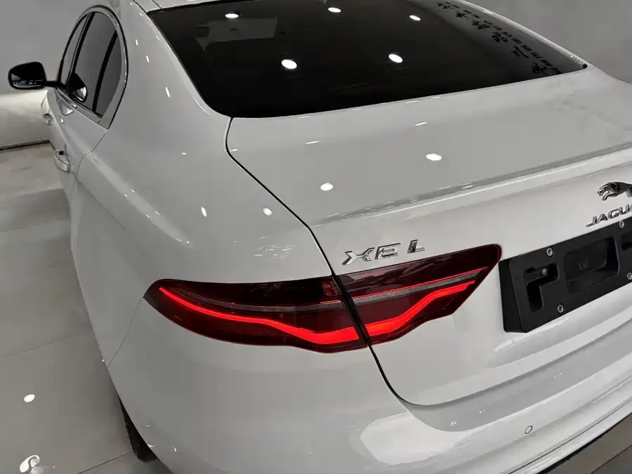 Jaguar XEL 2023 2.0T 250PS R-DYNAMIC S aggressive sports version 2023 — миниатюра 3