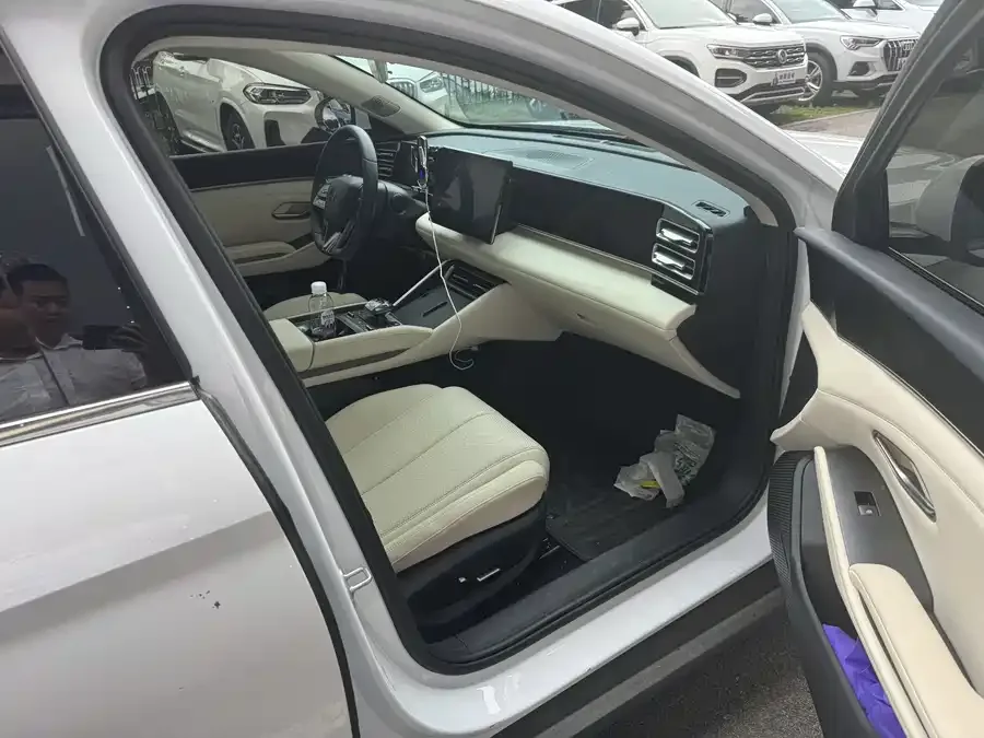 BYD Qin L Qin L 2024 DM-i 120KM Beyond Edition 2024 — миниатюра 2