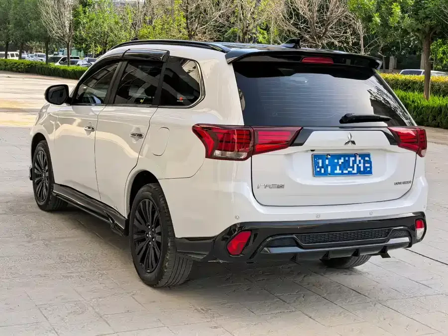 Mitsubishi Outlander Outlander 2021 2.4L 4WD Dynamic Edition 5 Seaters 2023 — миниатюра 3