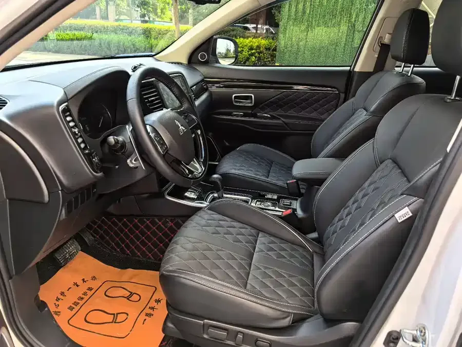 Mitsubishi Outlander Outlander 2021 2.4L 4WD Dynamic Edition 5 Seaters 2023 — миниатюра 4