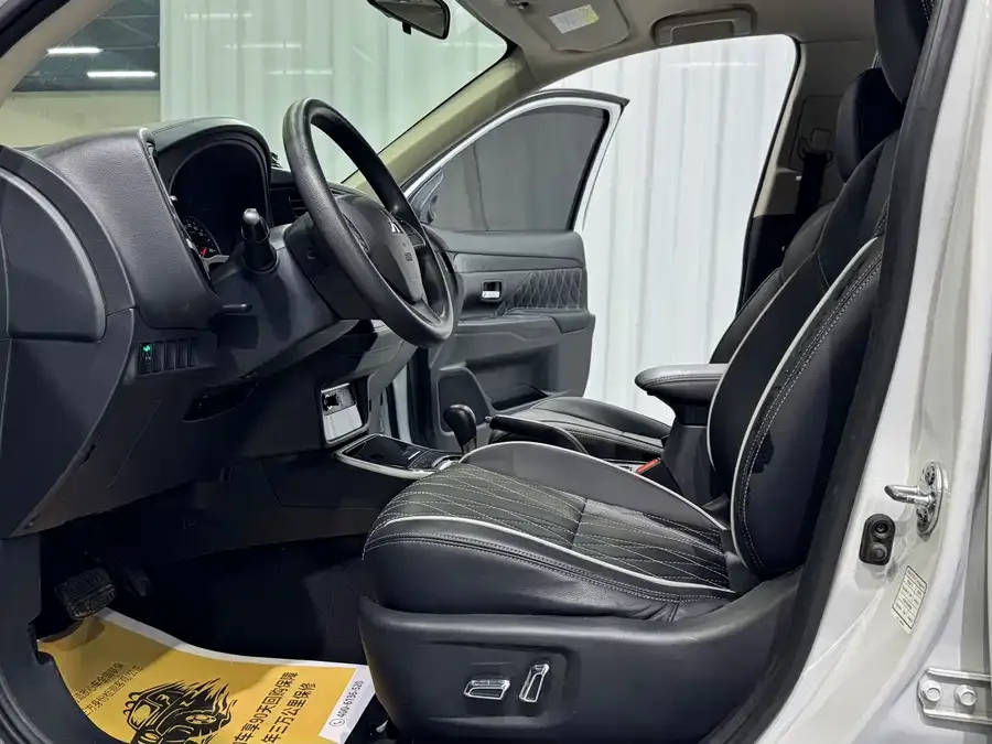 Mitsubishi Outlander Outlander 2021 2.0L 2WD 5-seater 2022 — миниатюра 3
