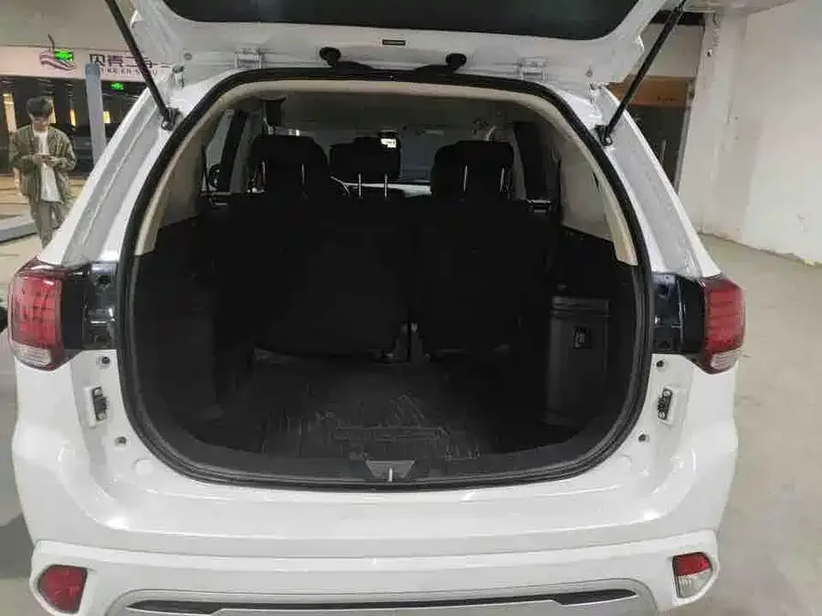 Mitsubishi Outlander Outlander 2021 2.0L 2WD 5-seater 2023 — миниатюра 3