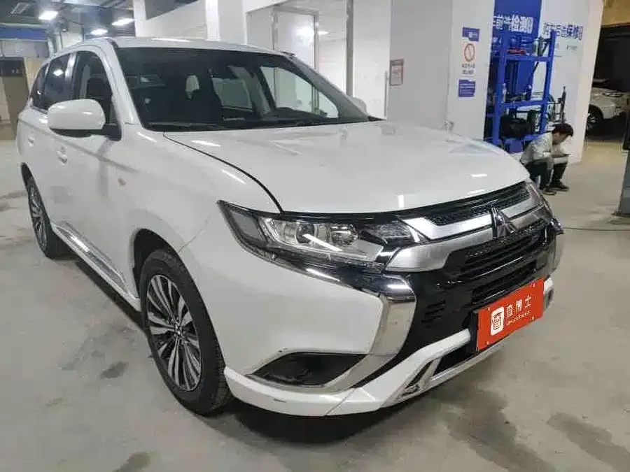 Mitsubishi Outlander Outlander 2021 2.0L 2WD 5-seater 2023 — миниатюра 4