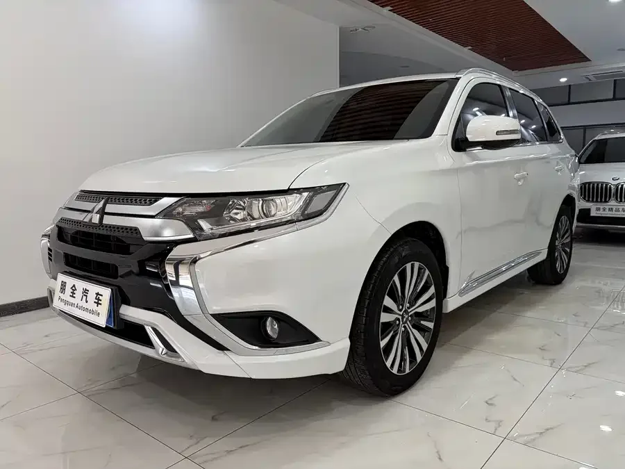 Mitsubishi Outlander Outlander 2021 2.0L 2WD Enjoy Edition 5 Seaters 2022 — фото 1, купить с доставкой в Москву
