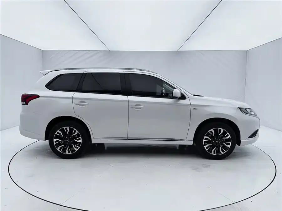 Mitsubishi Outlander Outlander 2021 2.0L 2WD 5-seater 2022 — миниатюра 3
