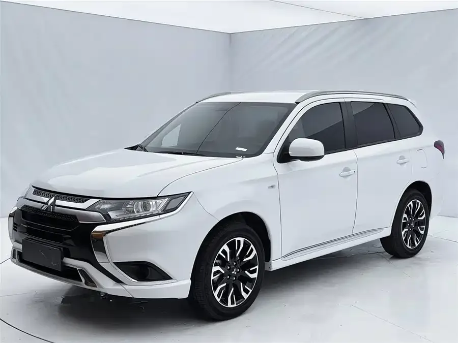 Mitsubishi Outlander Outlander 2021 2.0L 2WD 5-seater 2022 — фото 1, купить с доставкой в Москву