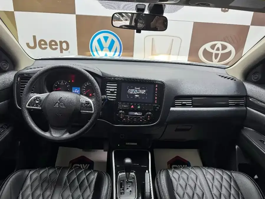 Mitsubishi Outlander Outlander 2021 facelift 2.0L 2WD 5-seater 2022 — миниатюра 3