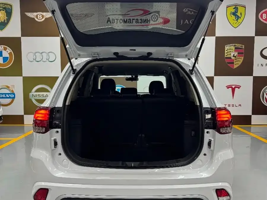 Mitsubishi Outlander Outlander 2021 facelift 2.0L 2WD 5-seater 2022 — миниатюра 5