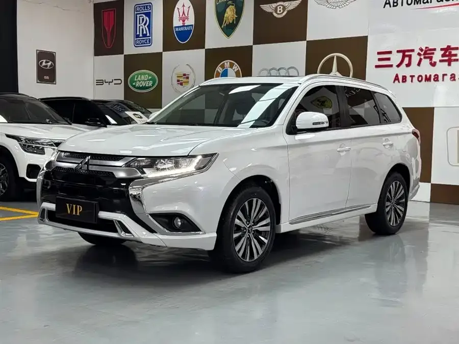 Mitsubishi Outlander Outlander 2021 2.0L 2WD Enjoy Edition 5 Seaters 2022 — фото 1, купить с доставкой в Москву