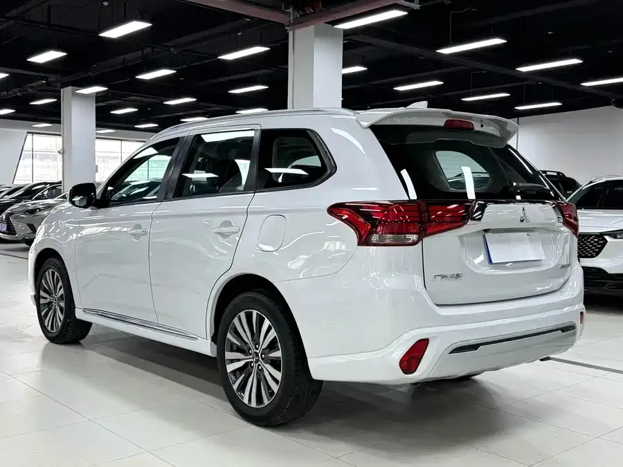 Mitsubishi Outlander Outlander 2021 2.0L 2WD Enjoy Edition 5 Seaters 2023 — миниатюра 4