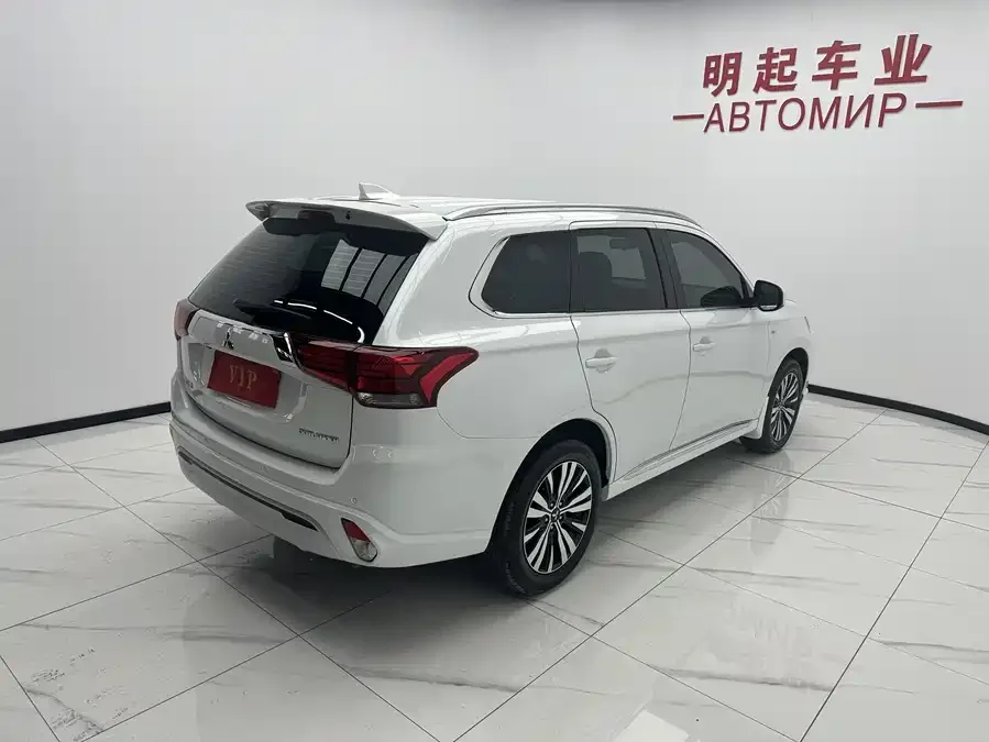 Mitsubishi Outlander Outlander 2021 facelift 2.0L 2WD 5-seater 2023 — миниатюра 3