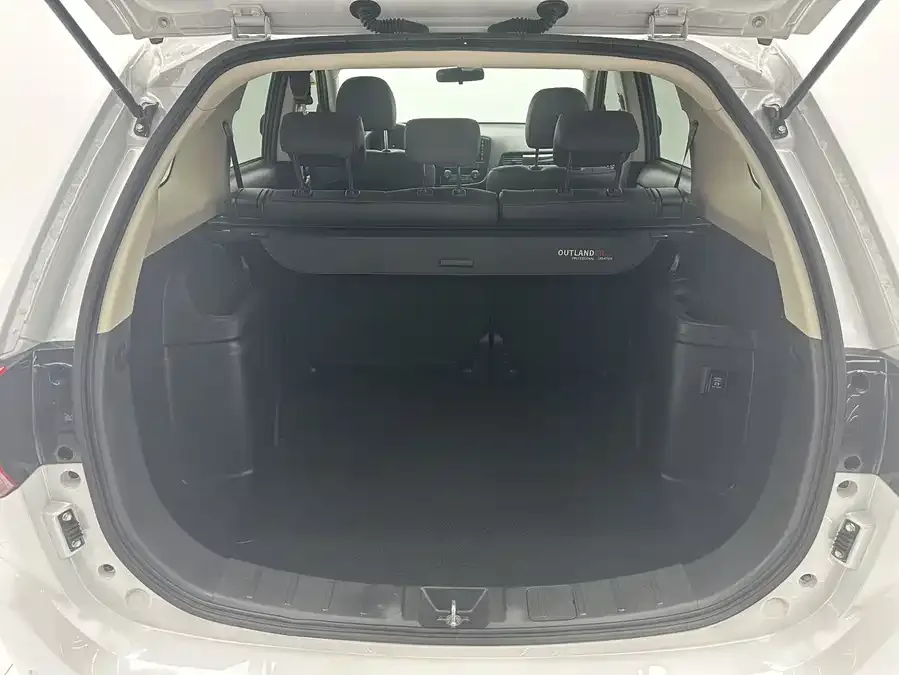 Mitsubishi Outlander Outlander 2021 facelift 2.0L 2WD 5-seater 2023 — миниатюра 5