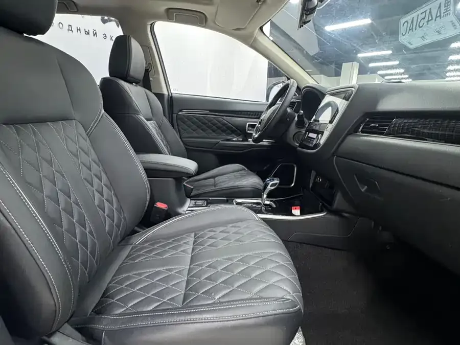Mitsubishi Outlander Outlander 2021 2.0L 2WD Enjoy Edition 5 Seaters 2022 — миниатюра 4