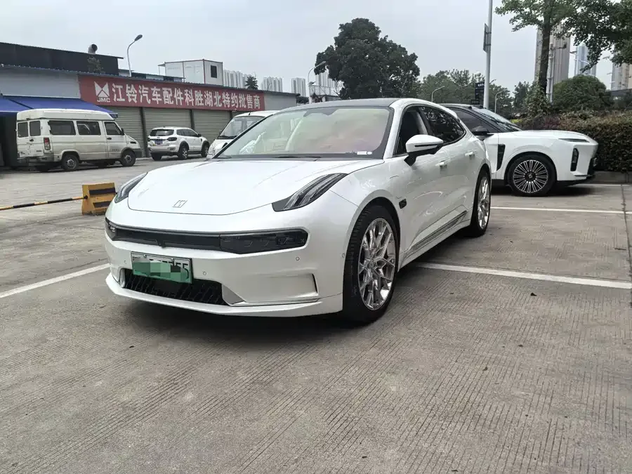 Zeekr 001 2023