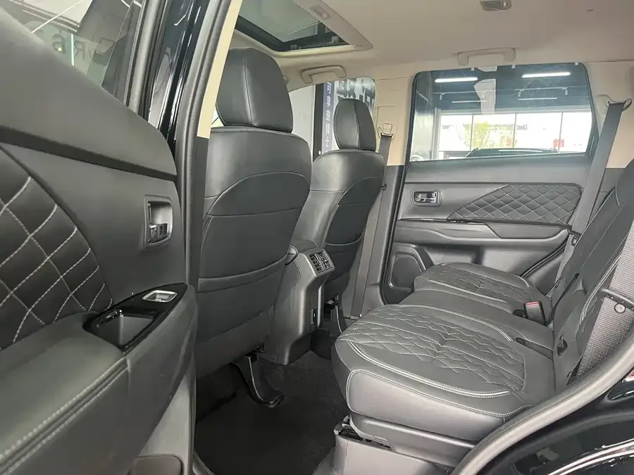 Mitsubishi Outlander Outlander 2021 facelift 2.0L 2WD 5-seater 2022 — миниатюра 2