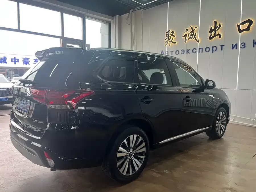 Mitsubishi Outlander Outlander 2021 facelift 2.0L 2WD 5-seater 2022 — миниатюра 3